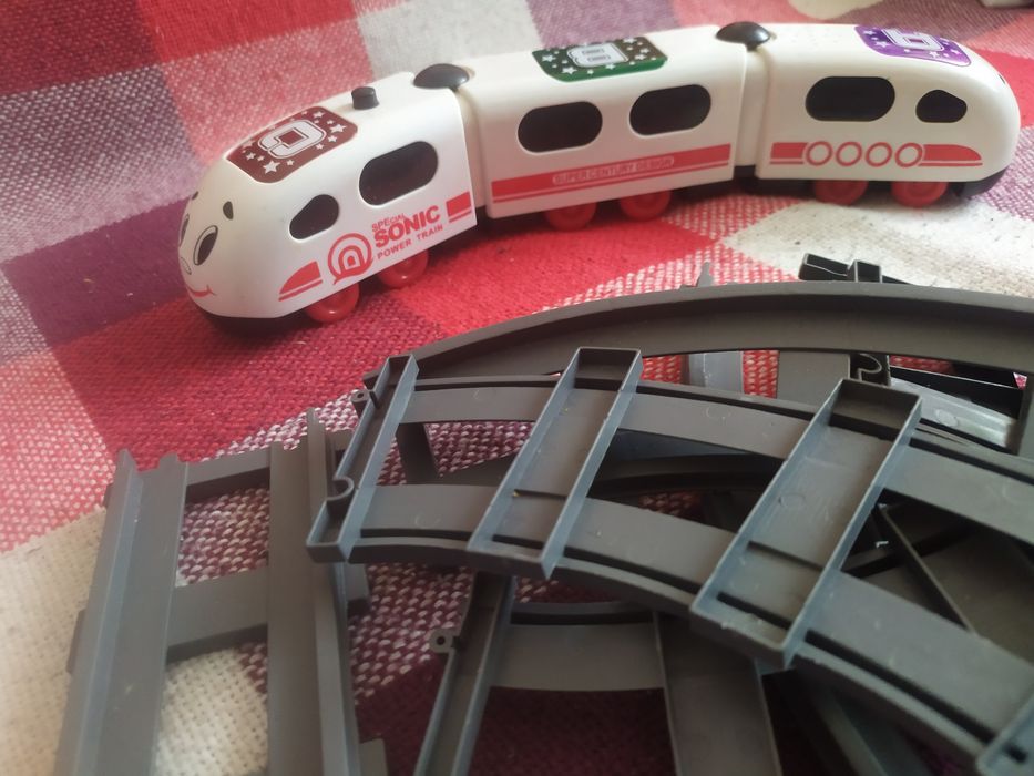 Поезд,как для мальчиков так и для девочек