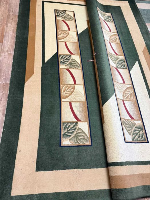 Продаю ковер в хорошем состоянии