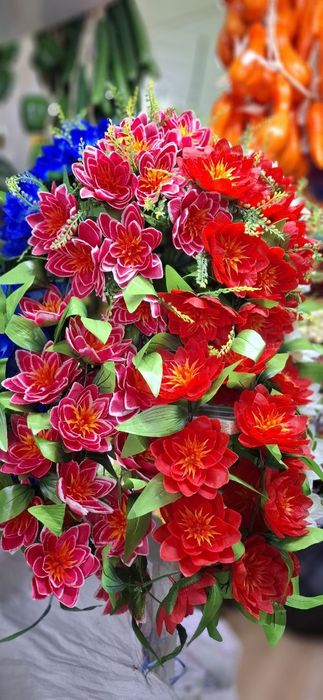 Искусственные цветы лаза