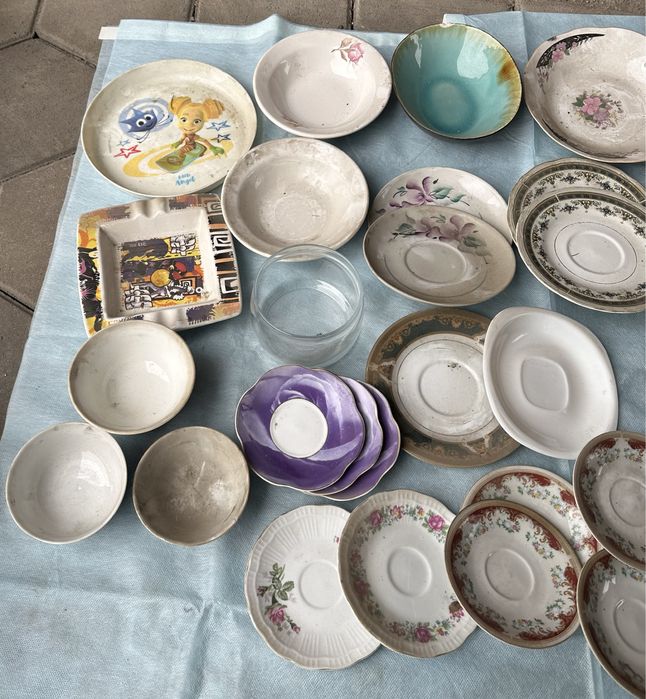 Продам блюдца- стакан -чашечки.