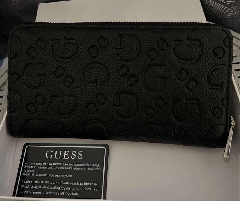 Portofel Guess.