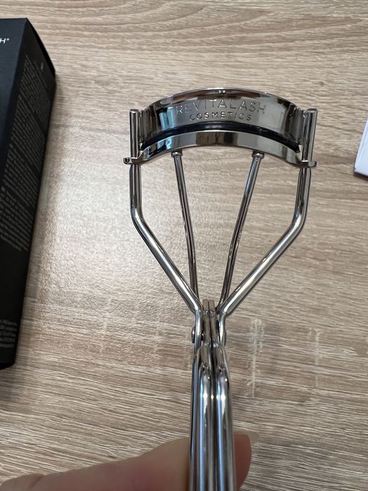 Revitalash преса за мигли/ миглоизвивачка