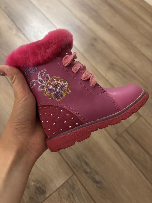 Новые детские сапоги