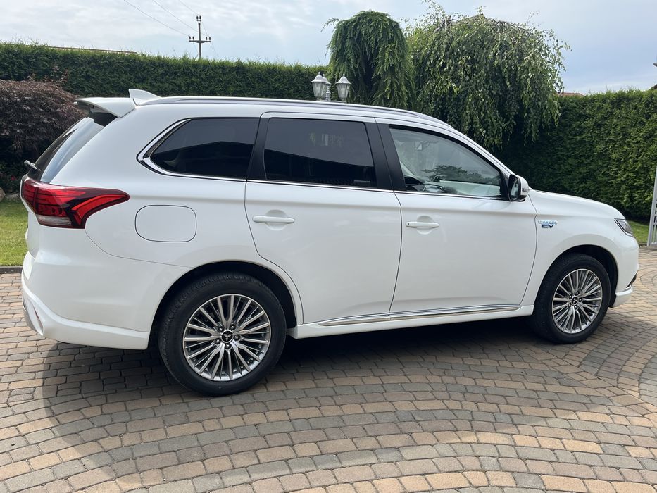 MITSUBISHI Outlander 2021 — imagine 4