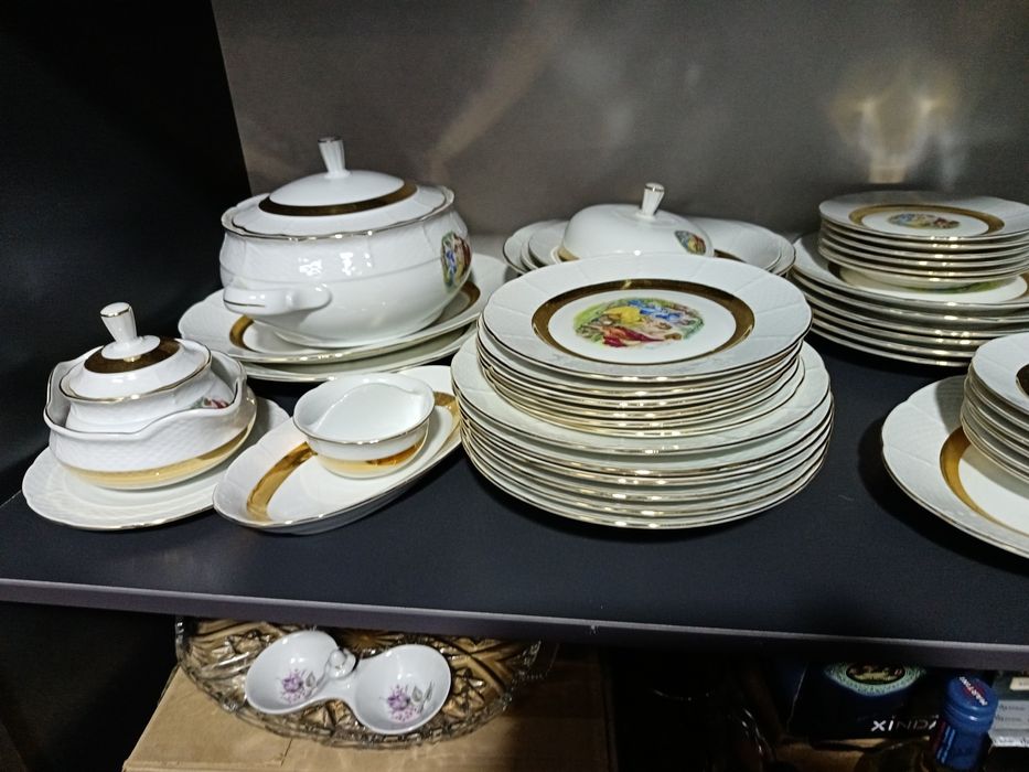 Столовый сервиз "Мадонна" тридцать пять предметов