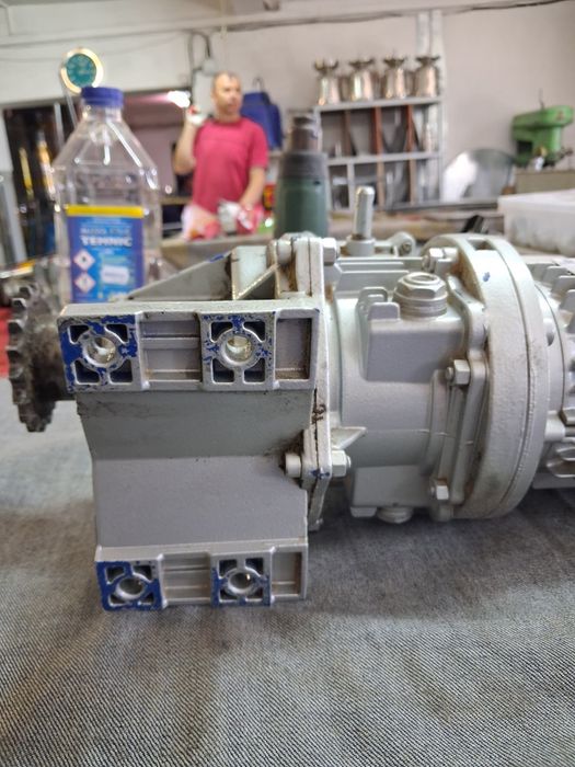 Motor cu reductor industrial