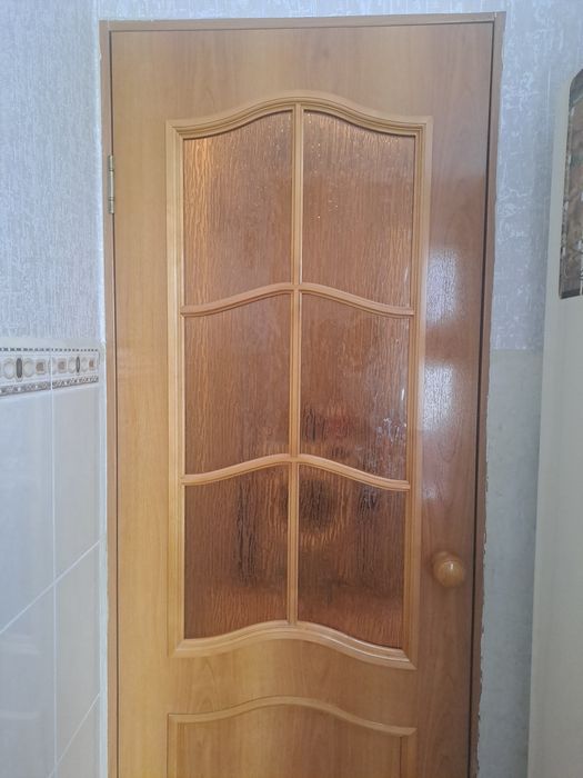 Продам б/у двери дереаянные