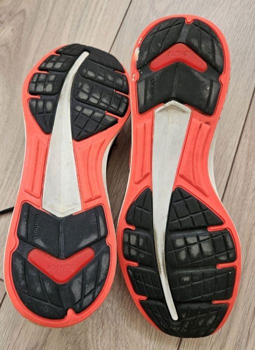 Puma маратонки 43 номер в електриков цвят. Много запазени.