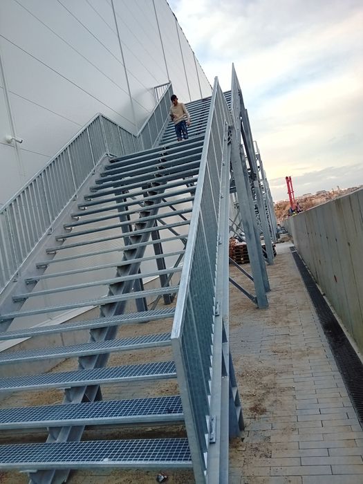 Scara metalica zincata de exterior  hoteluri