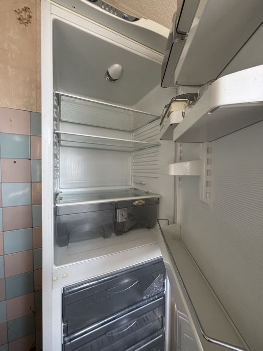 Холодильник в хорошем рабочем состоянии,