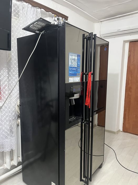 Продам огромный двухдверный холодильник Samsung.