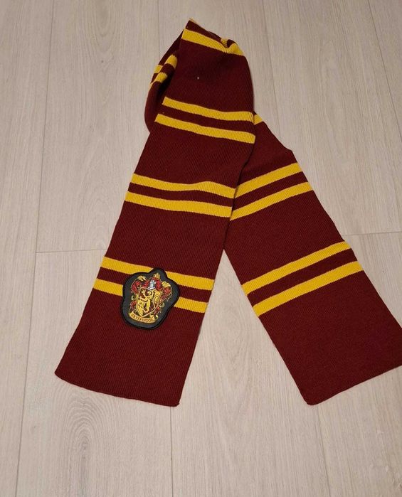 Set de caciula si fular Griffindor