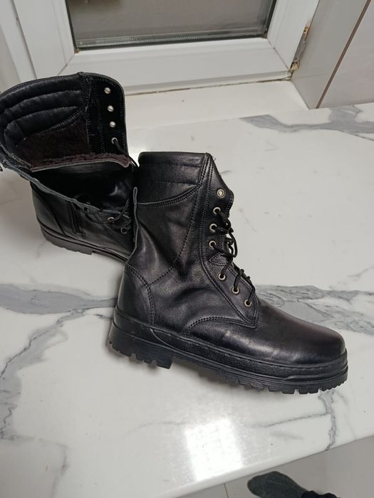 Продам берцы и туфли