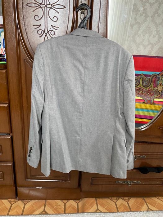 Серый костюм тройка