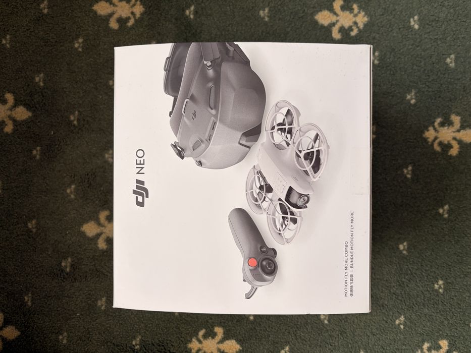DJI NEO, Hub + 3 baterii + multe accesorii