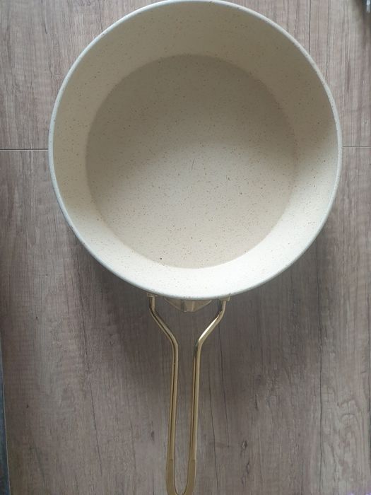 Сковорода продается