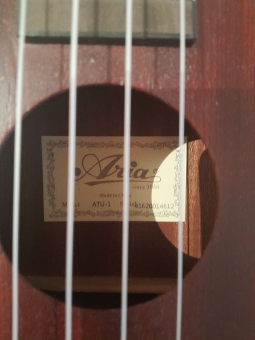 Укулеля Ария коричневого цвета