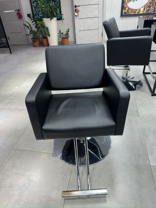Продается парихмахерское кресло