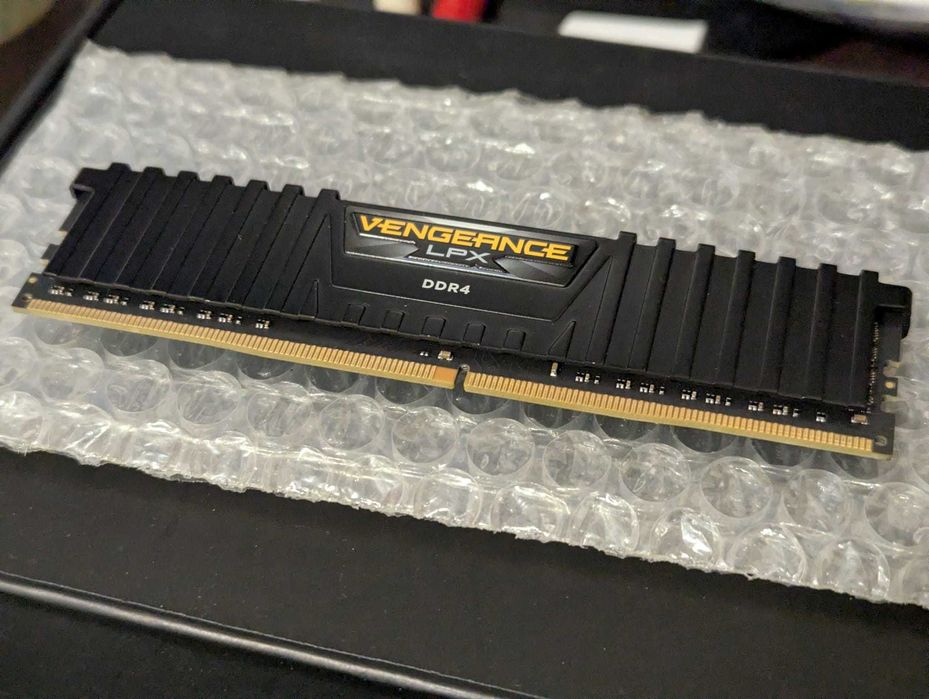 Memorie Corsair Vengeance LPX Black 16GB DDR4 3000MHz CL15