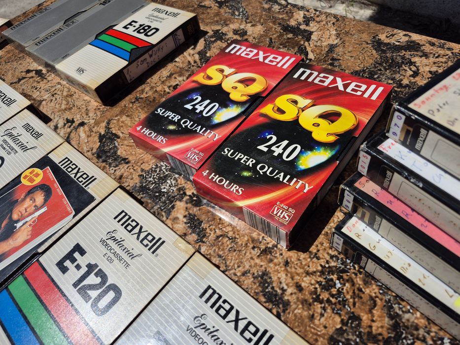 Vând Lot 30 casete video VHS originale Maxell de 120-160-180-240 minute cu filme diferite genuri