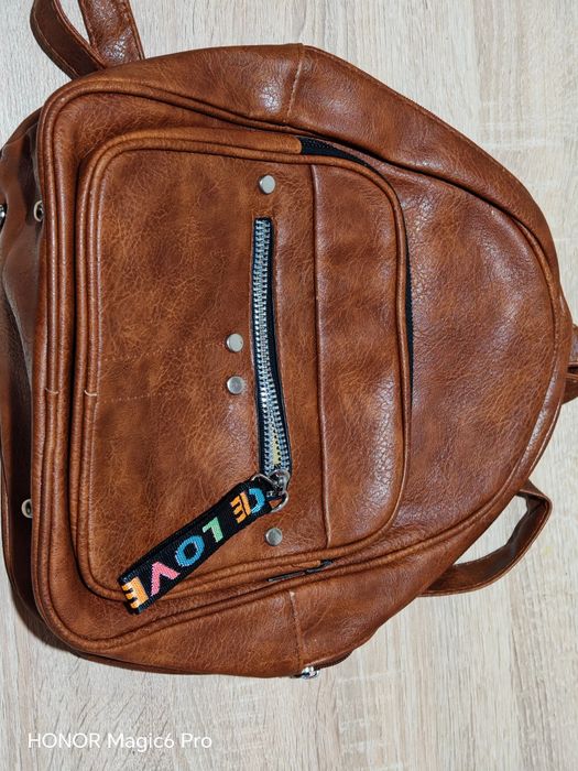 Раница в приятно кафяво