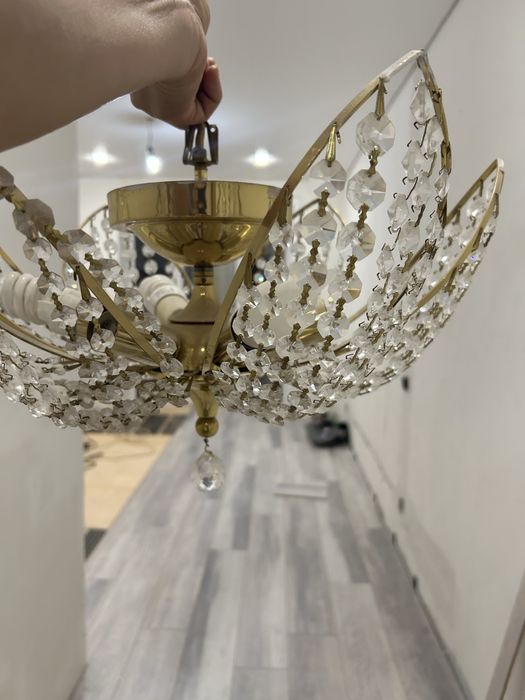 Продам люстру хрустальную