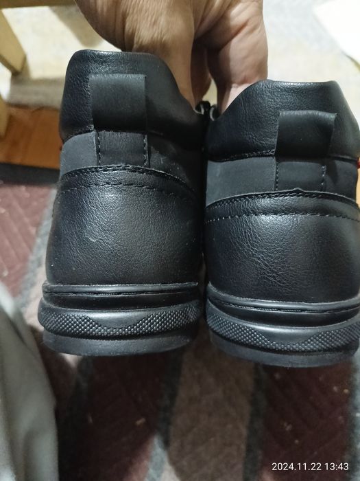 Зимние  ботинки новые 44-45 р.