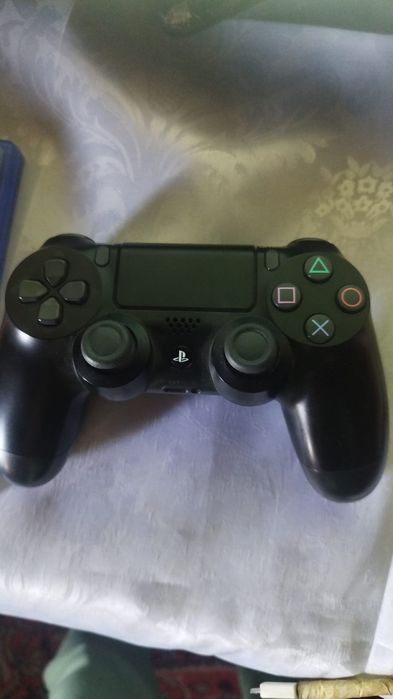 Vand ps 4 slim impecabil