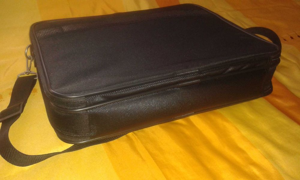 Оригинална лаптоп чанта "Toshiba"