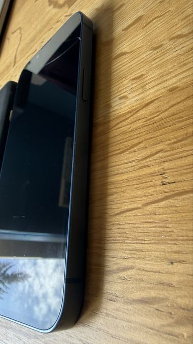 Iphone 13 folosit, 256 GB albastru crapat putin