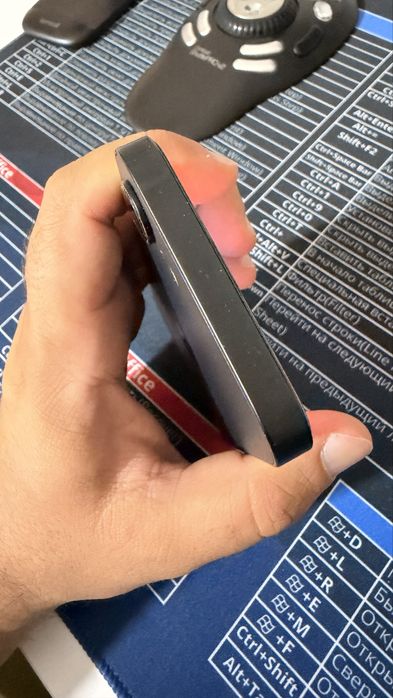 iPhone 16e. 100% батарея. 135 циклов