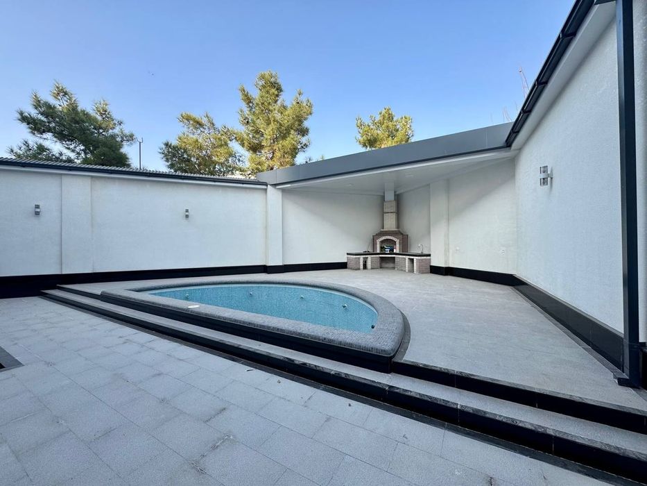 Дом 2х этажный новый построенный, 3 соток, 6 комнат, Лохутий