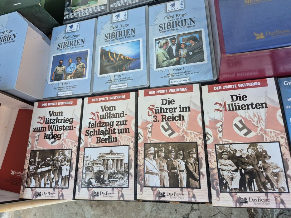 Vând Lot 25 casete video originale filme documentare Hitler,Razboi