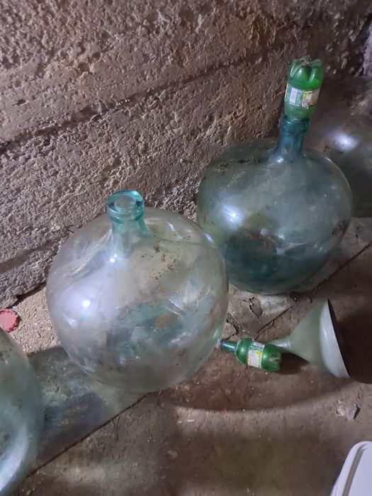 Vând 4 damigene sticlă pt vin