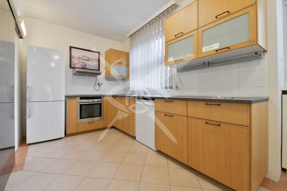 Дава се под наем Къща в София, Драгалевци - 400 кв.м за 1895.16 € - Снимка #2