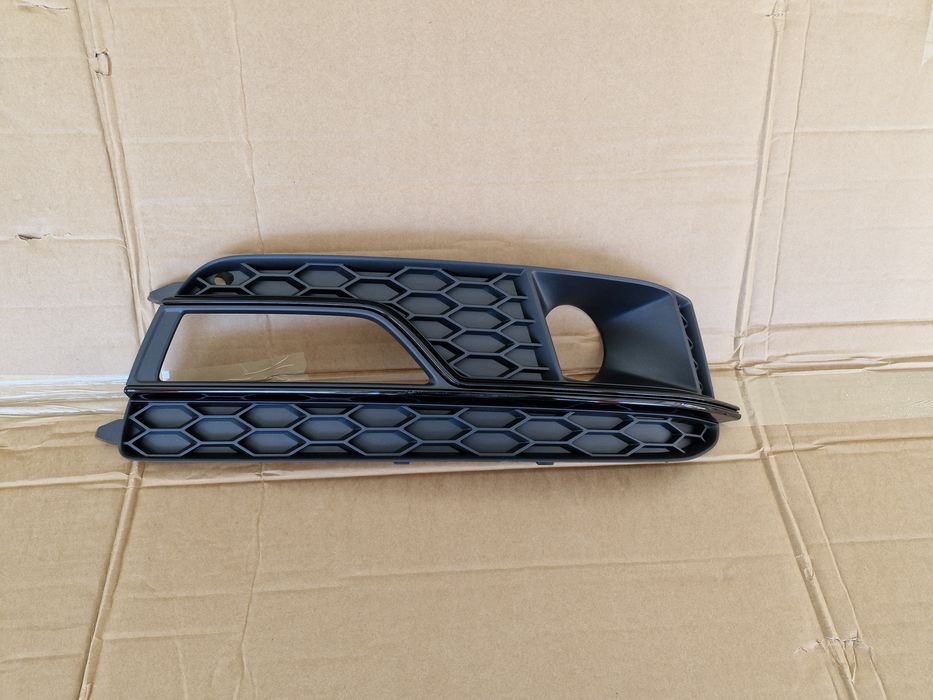 Grila proiector distronic dreapta Audi A5 S-line 2011-2016