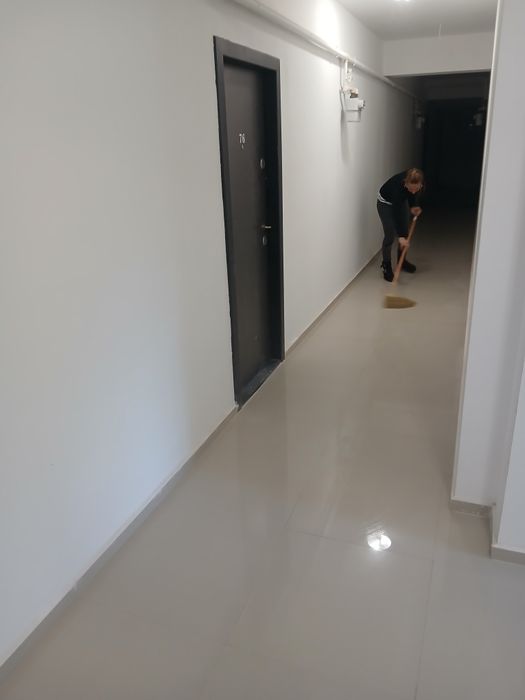 Curatenie Scari de Bloc Militari