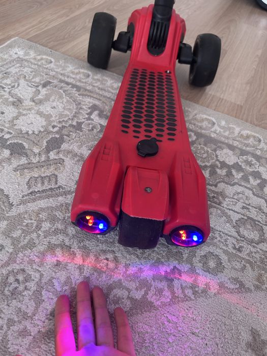 Самокат с дымом с музыкой +с блютузом