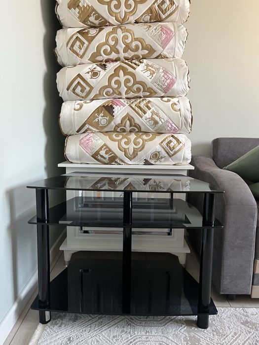 Стеклянная тумба / подставка под телевизор