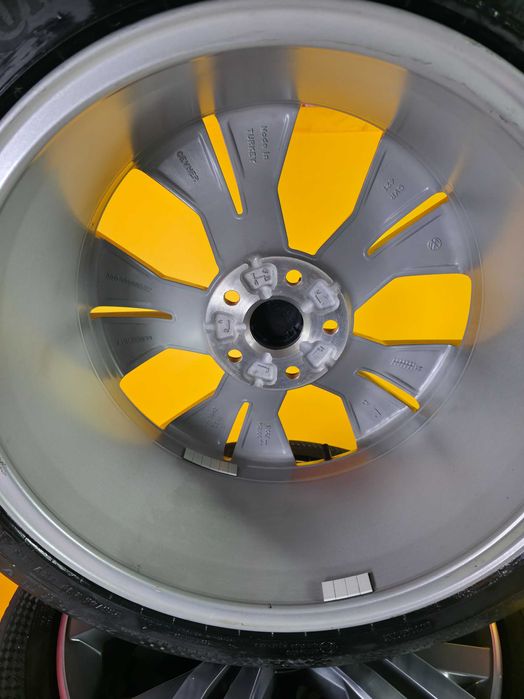 Roti Jante Anvelope IARNA 235/45/18 5x112 OEM VW Passat NOI 2025
