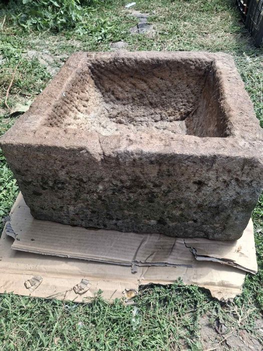 Корита дялкани от камък