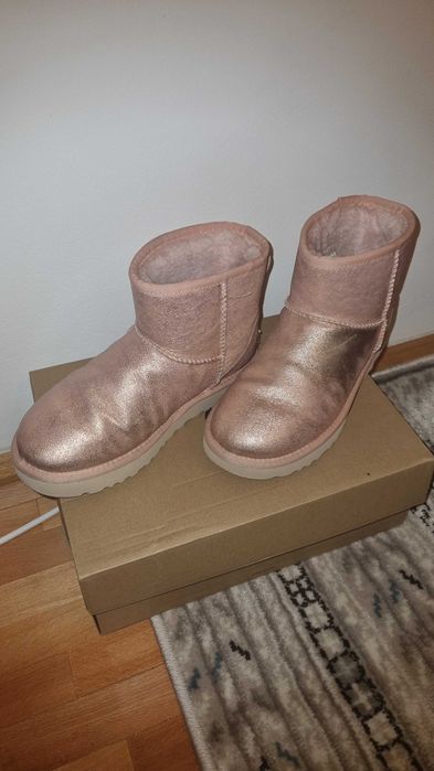 Ghete UGG marime 37