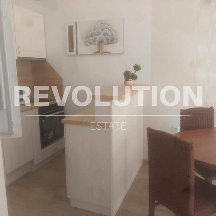 Дава се под наем Двустаен апартамент в Варна, Център - 55 кв.м за 550 € - Снимка #1