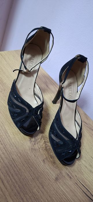 Продаётся женская обувь 39 размер