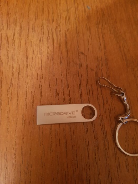 Продам флешку 64гб microdrive