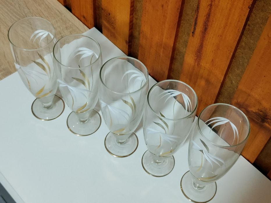 Ръчно рисувани старинни чаши с позлата