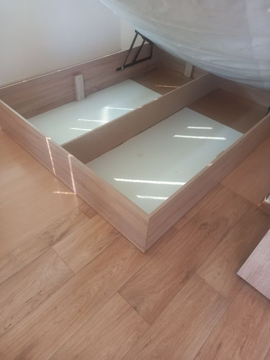 Продавам спалня и гардероб