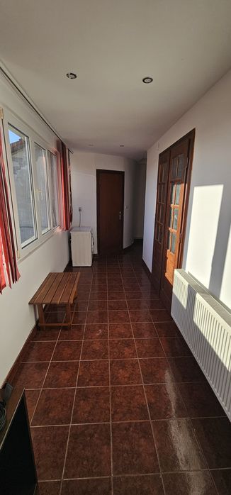 Închiriez apartament cu 2 camere