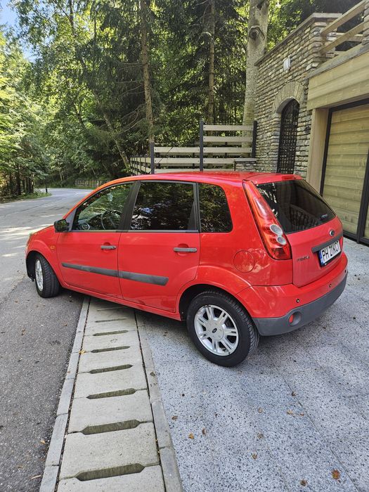 Masina ford fiesta 1.25.