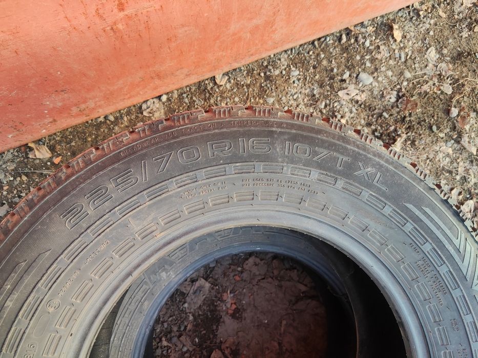 Продам 2 колеса,размер 225/70